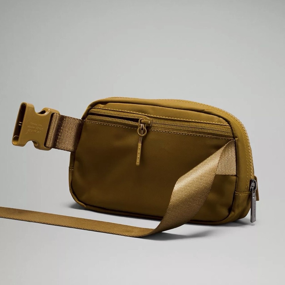 Trendy Lululemon Everywhere Belt Bag Crossbody - Picture 4 of 6